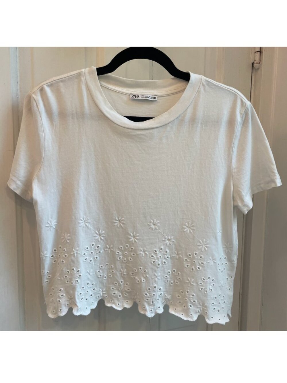 Zara White Eyelet Embroidered Cropped T-Shirt - Size Medium